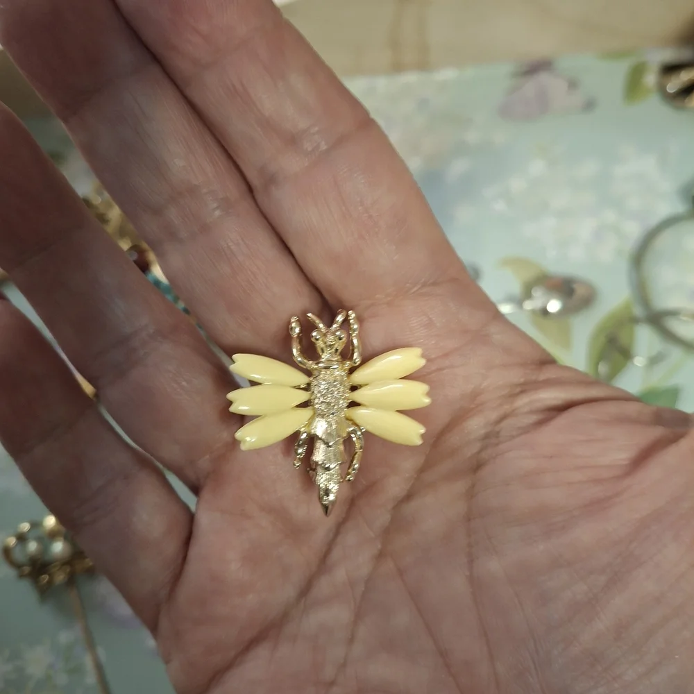 Bug Gold and Yellow Luxite Bee Brooch Pin Vintage
